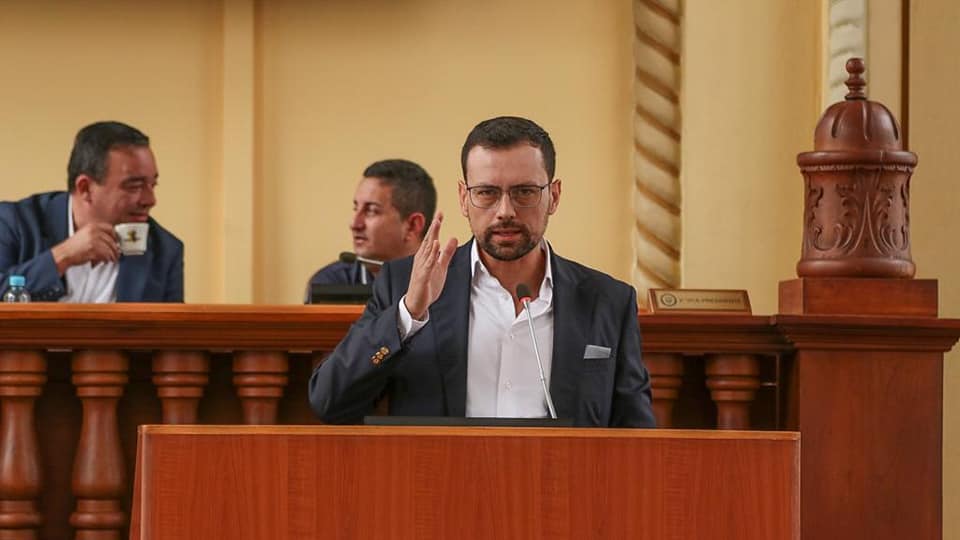 156ff51f 7ce4 3d10 9fd1 e78baebabcdd