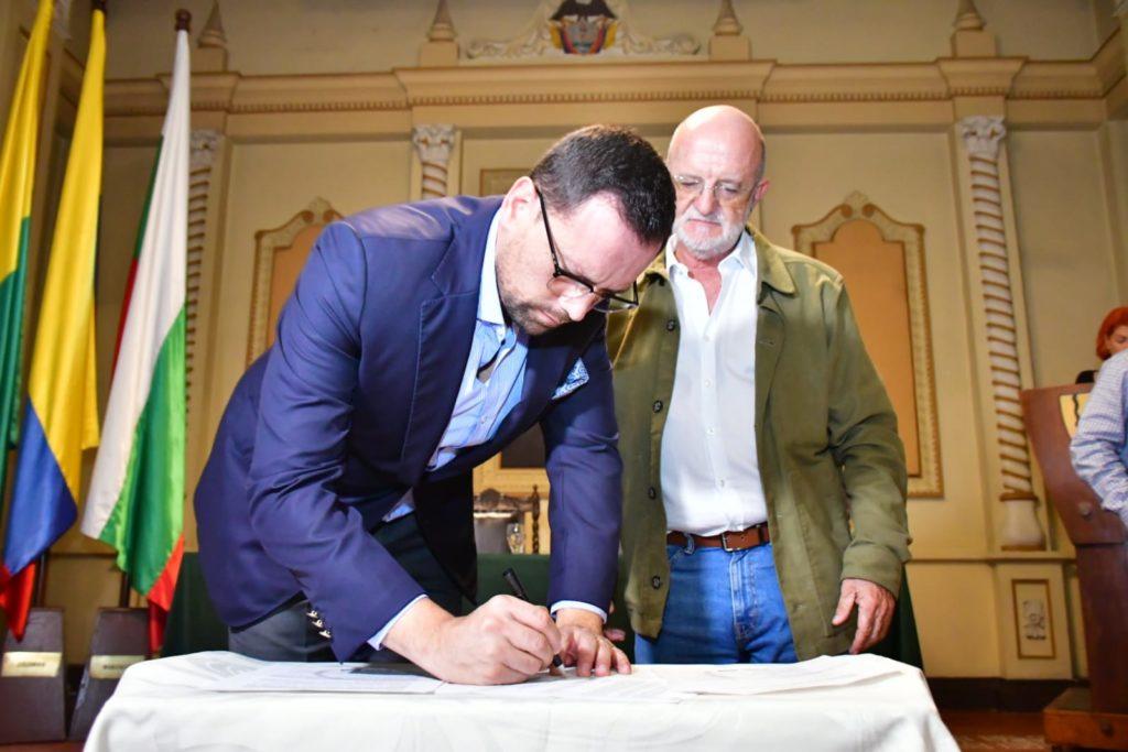 Firma Acta Administrativa Empalme 9 1024x683