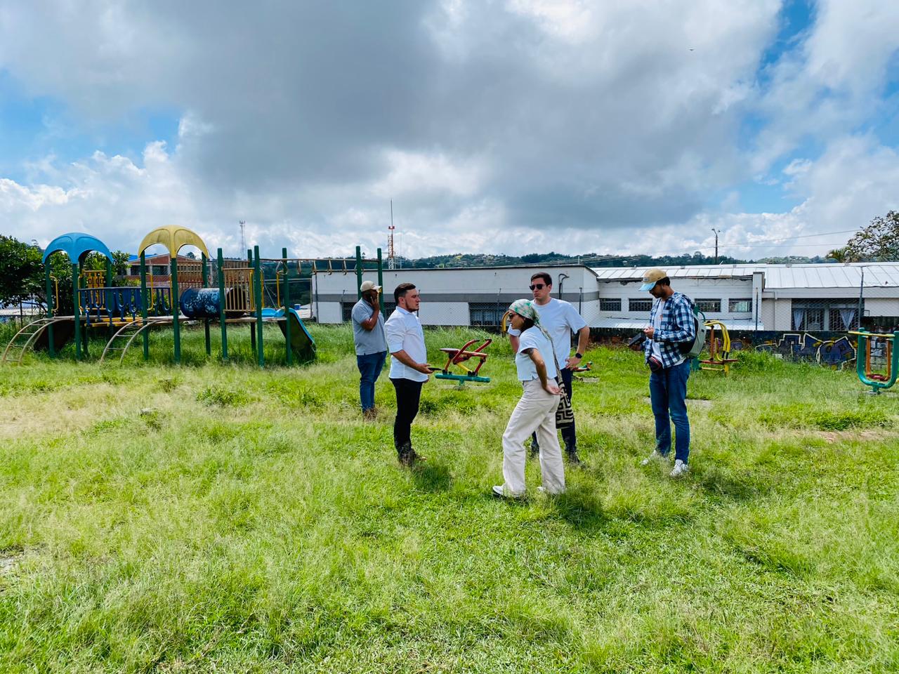 Visita del equipo a evaluar los posibles predios 5
