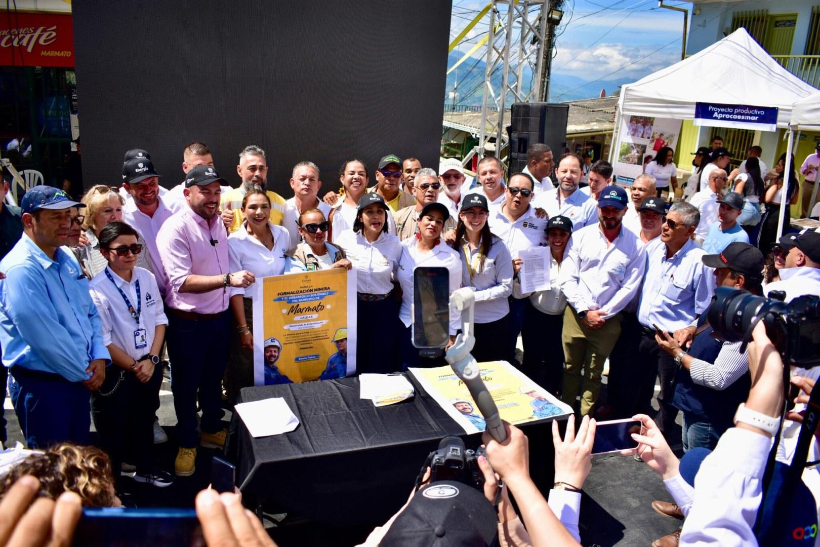 Firma Convenio 2048x1365
