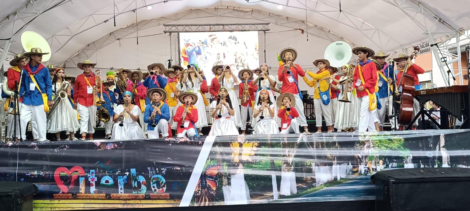 a32d9590 98da 200b 5fd7 e2f826f85924