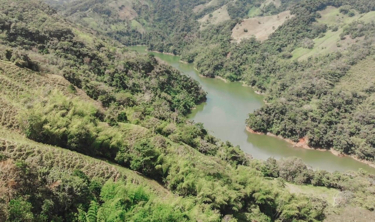 e5d8370c deb8 216e aed0 9d758940ed5a