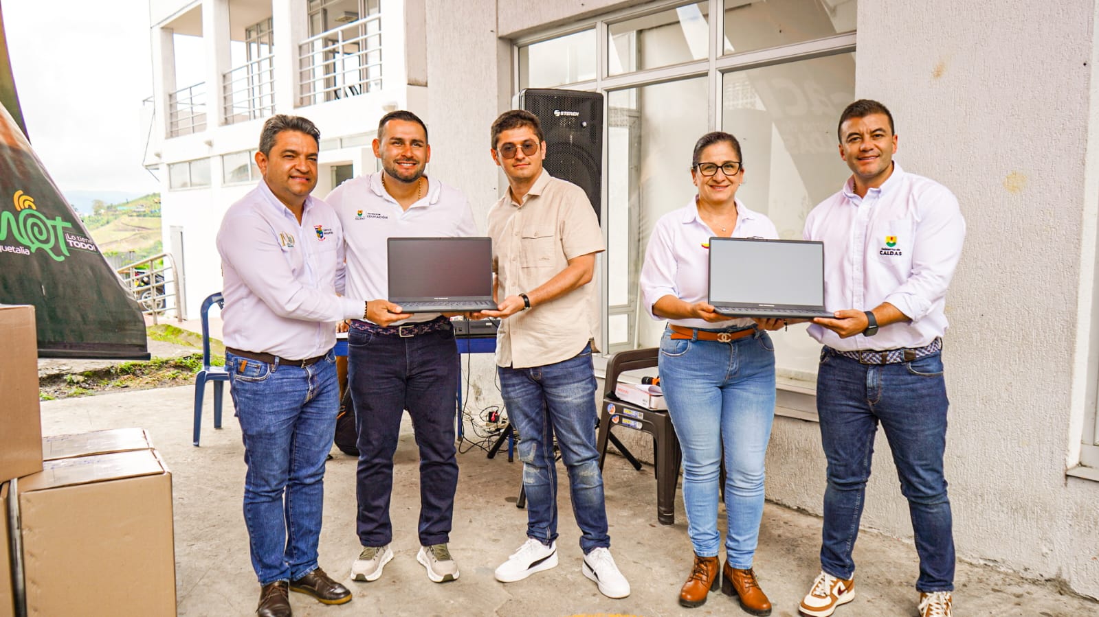 Marquetalia enciende su futuro educativo con nuevos computadores y un aula STEM, proyectos educativos respaldados por la Gobernacion de Caldas
