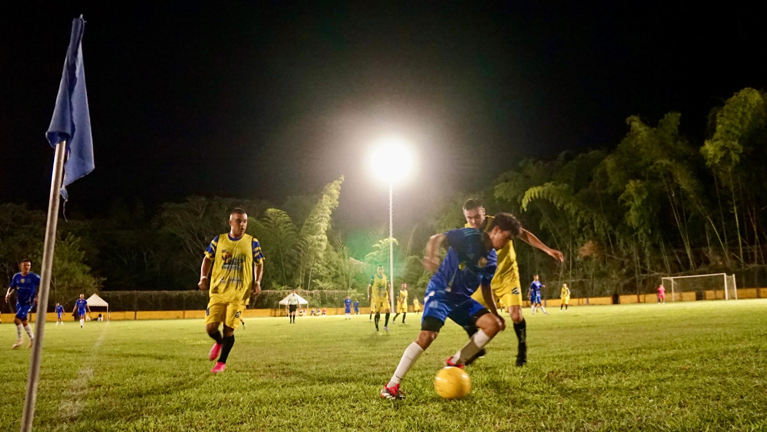 Viterbo enciende la luz del desarrollo deportivo: Gobernacion de Caldas entrego escenario iluminado con alta potencia