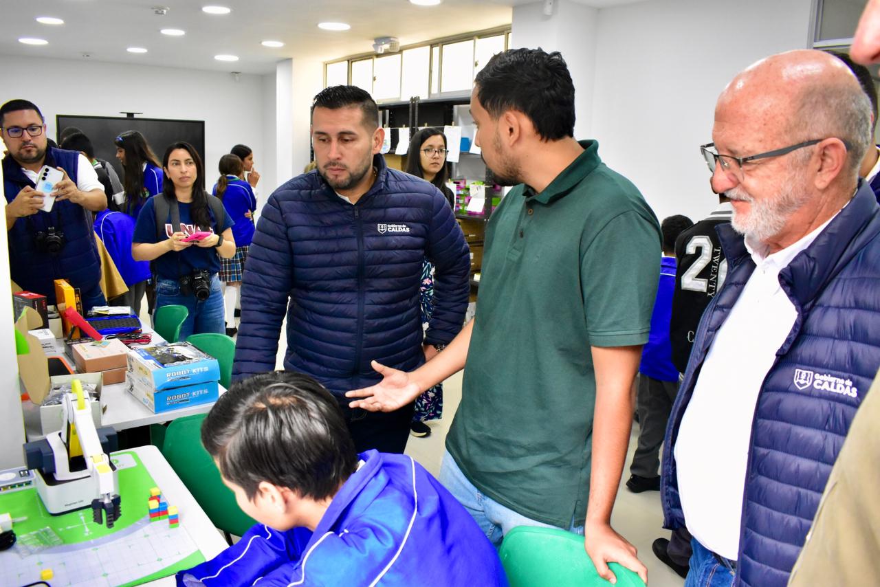 Gracias a la alianza entre la Gobernacion de Caldas y la U. Nacional, Palestina le apuesta a la educacion tecnologica con una moderna Aula STEM