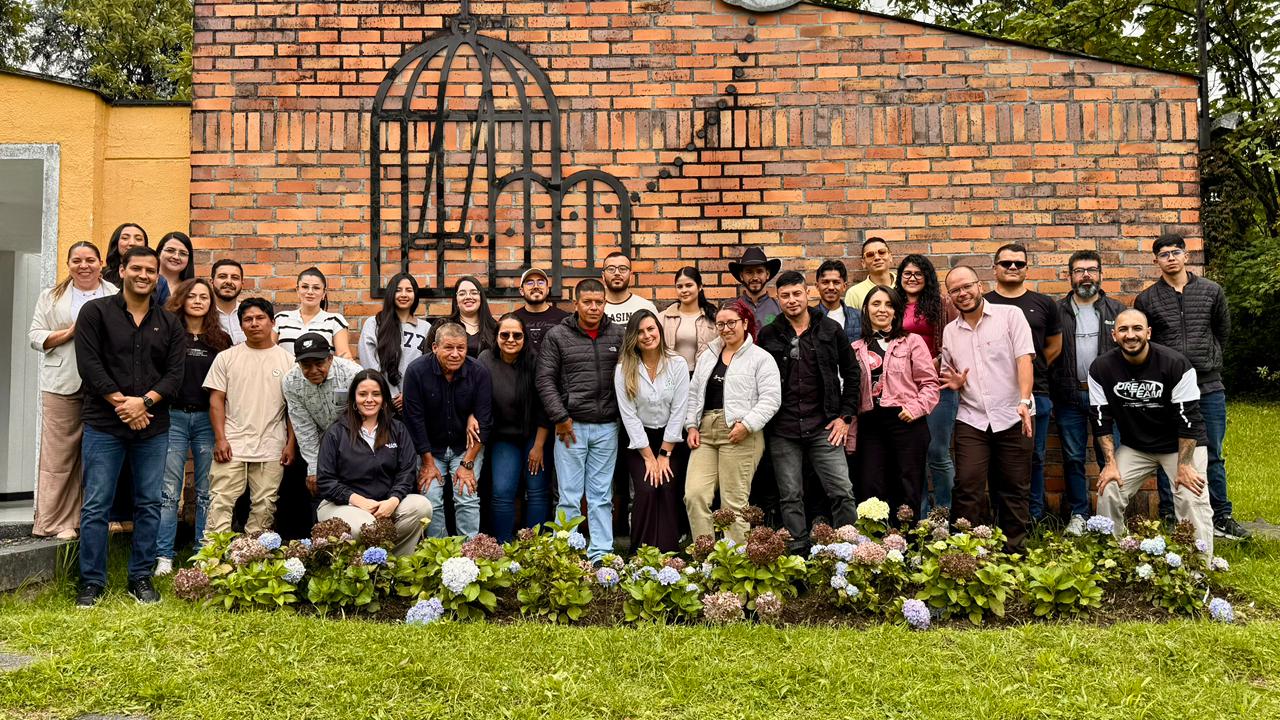 Departamento de Caldas fortalece su competitividad con jornadas de innovacion abierta e inteligencia artificial