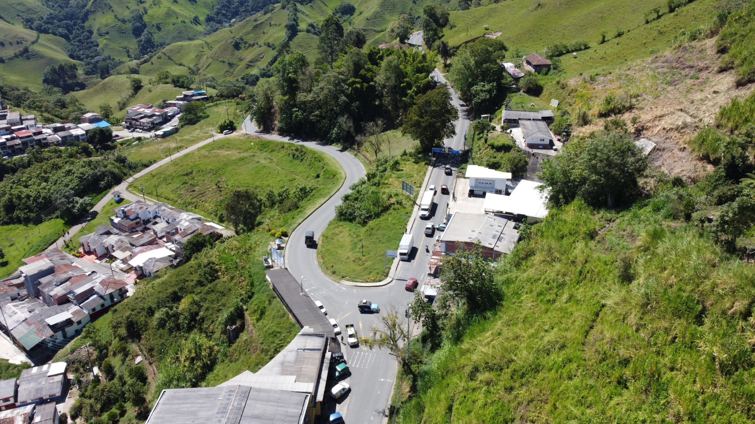 Atencion conductores: habra cierres programados y pasos controlados en el acceso sur de Neira por obras de alcantarillado