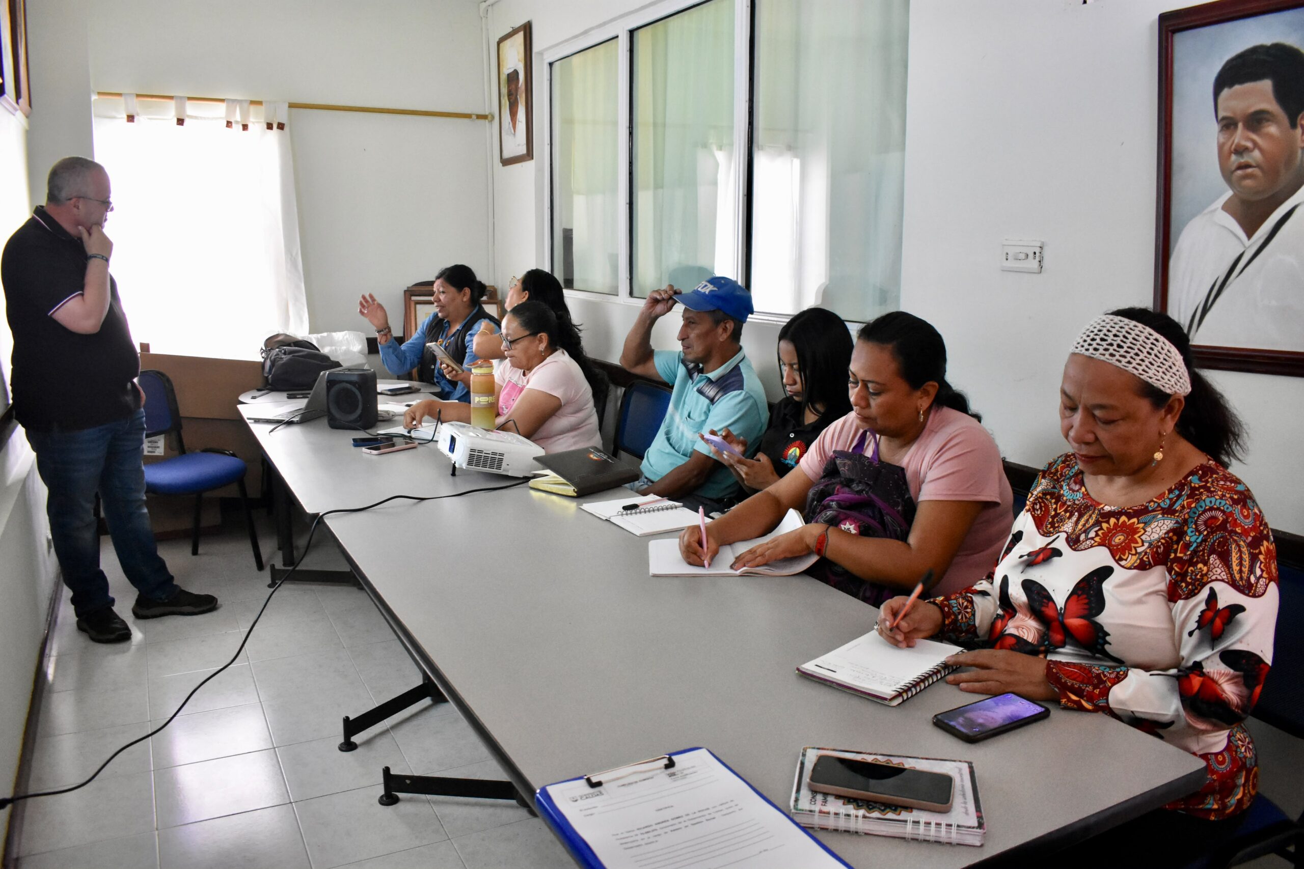 Gobernacion de Caldas continua capacitando en Inteligencia Artificial y redes sociales a comunidades indigenas de Canamomo Lomaprieta