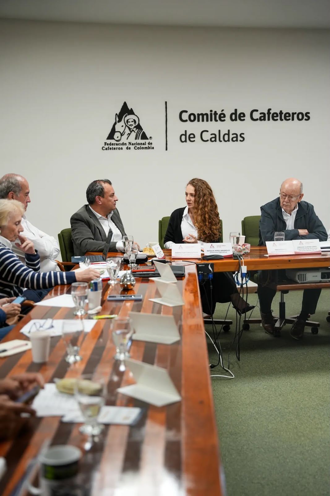 Gobernacion de Caldas y gremio cafetero fortalecen alianza estrategica para garantizar la seguridad de cara a las elecciones cafeteras y el Plan Cosecha