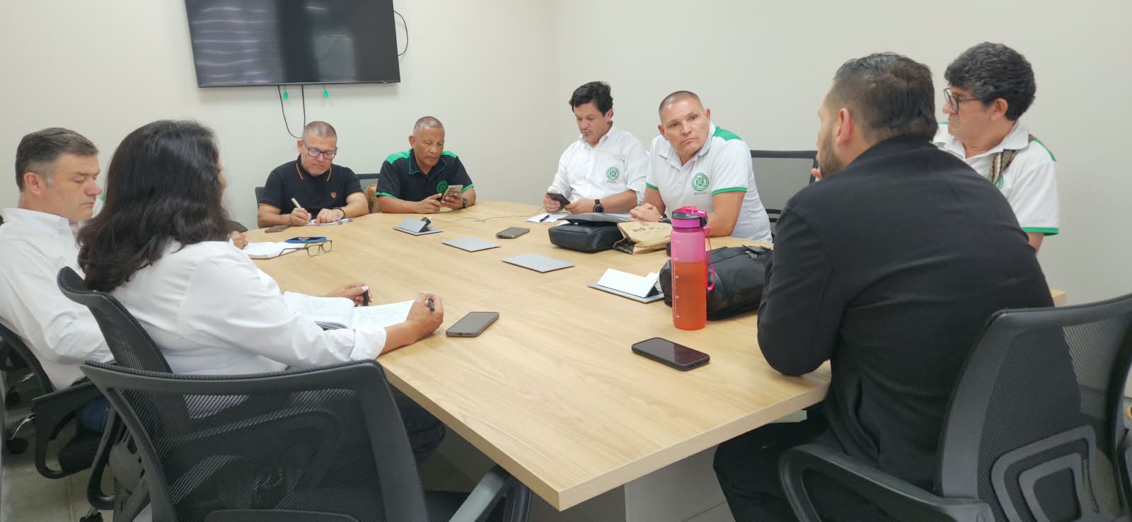 Gobernacion de Caldas y sindicatos acuerdan nuevos ajustes al calendario escolar 2026 y 2027