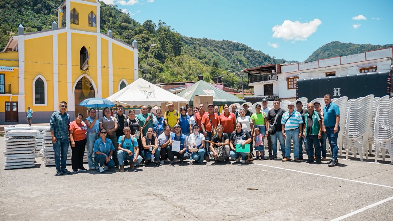Gobernacion de Caldas contribuye al fortalecimiento de 27 Centros Comunitarios de Escopetera y Pirza