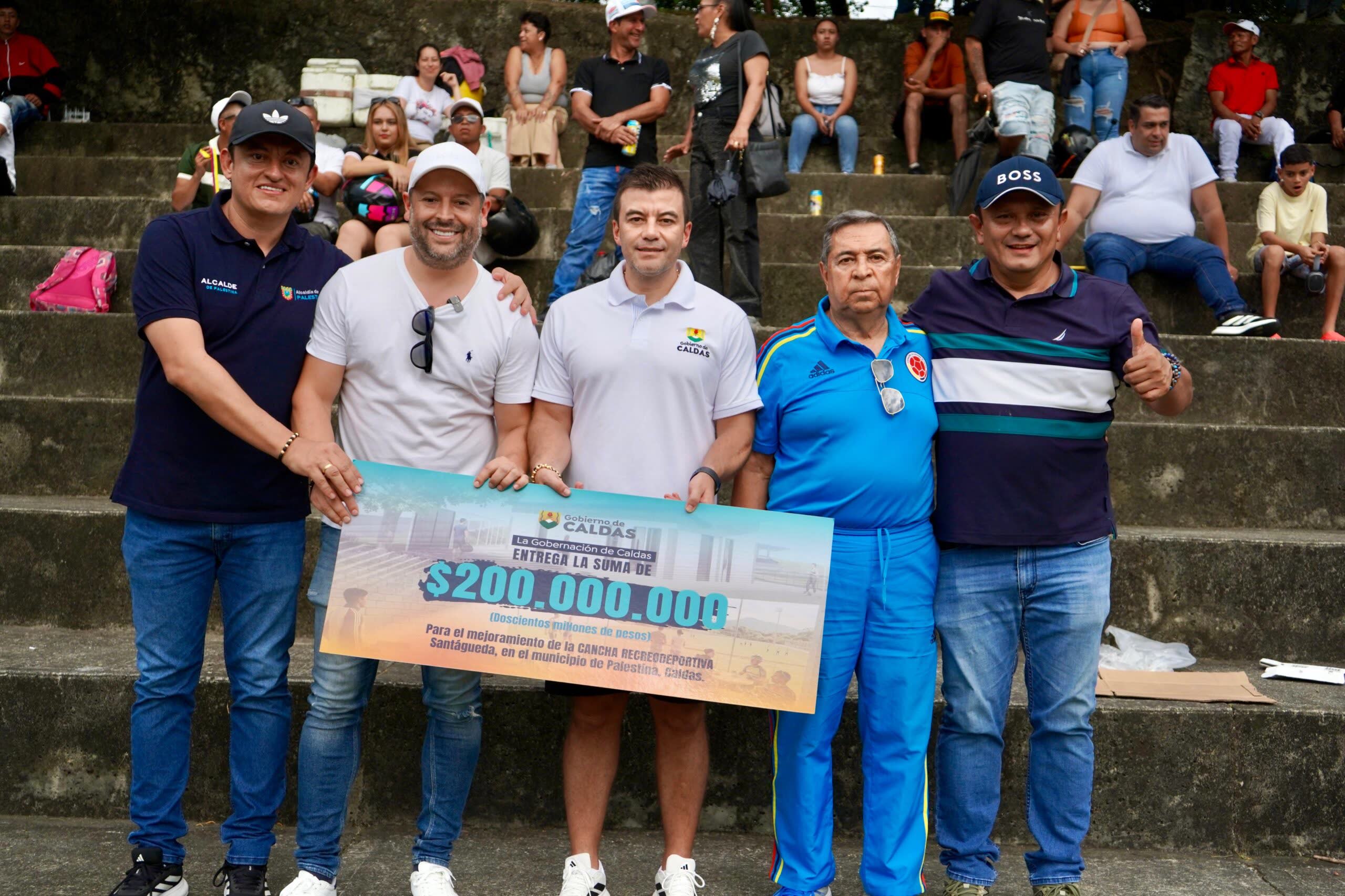 Gobernacion de Caldas entrego obras de mejoramiento de la cancha recreodeportiva de Santagueda, en Palestina