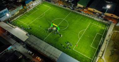 Caldas sigue iluminando el deporte: Neira estreno luminarias en su estadio