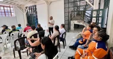 Equipo del Programa Anticontrabando de Caldas capacita a comerciantes de Supia previo a la Feria de la Colacion
