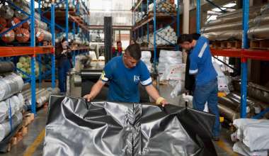1.657 viviendas de Caldas se benefician con donacion de plastico para protegerlas de las lluvias tras danos por el sismo